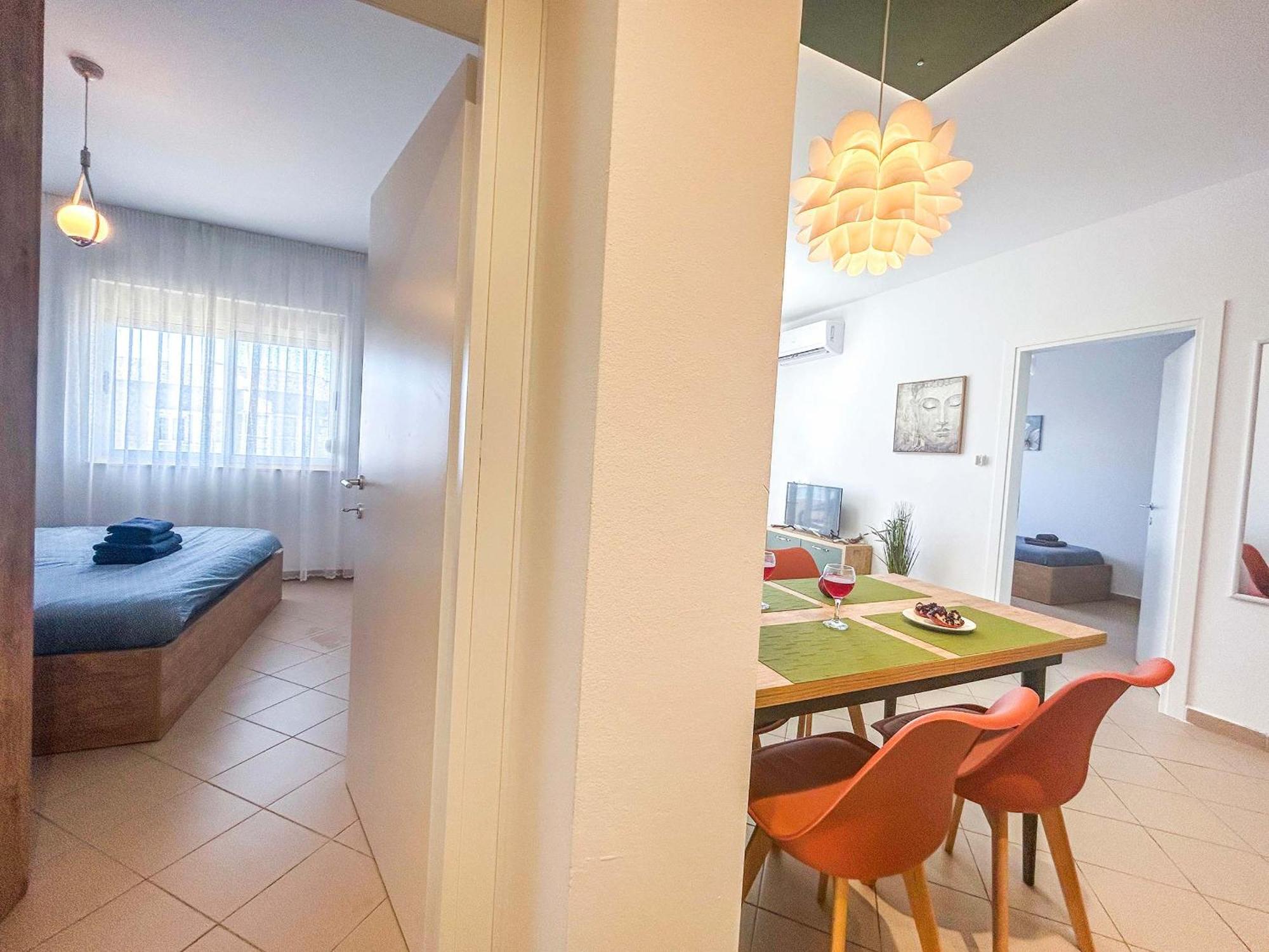 Golem 1225 * Golem (Tirana)